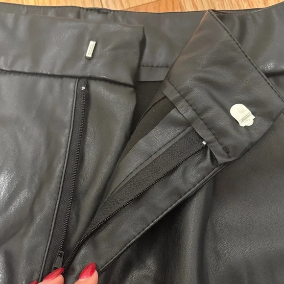 Black Leather Women's Shorts - Picture 5 of 9